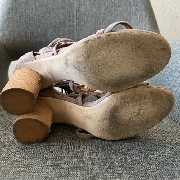 Jeffrey campbell Despina Suede Strappy Tassel Round Heel Womens Sandals Size 8.5 - Picture 3 of 8